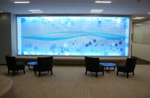 オフィス 打ち合わせスペース 光る壁面 | 株式会社 PFU